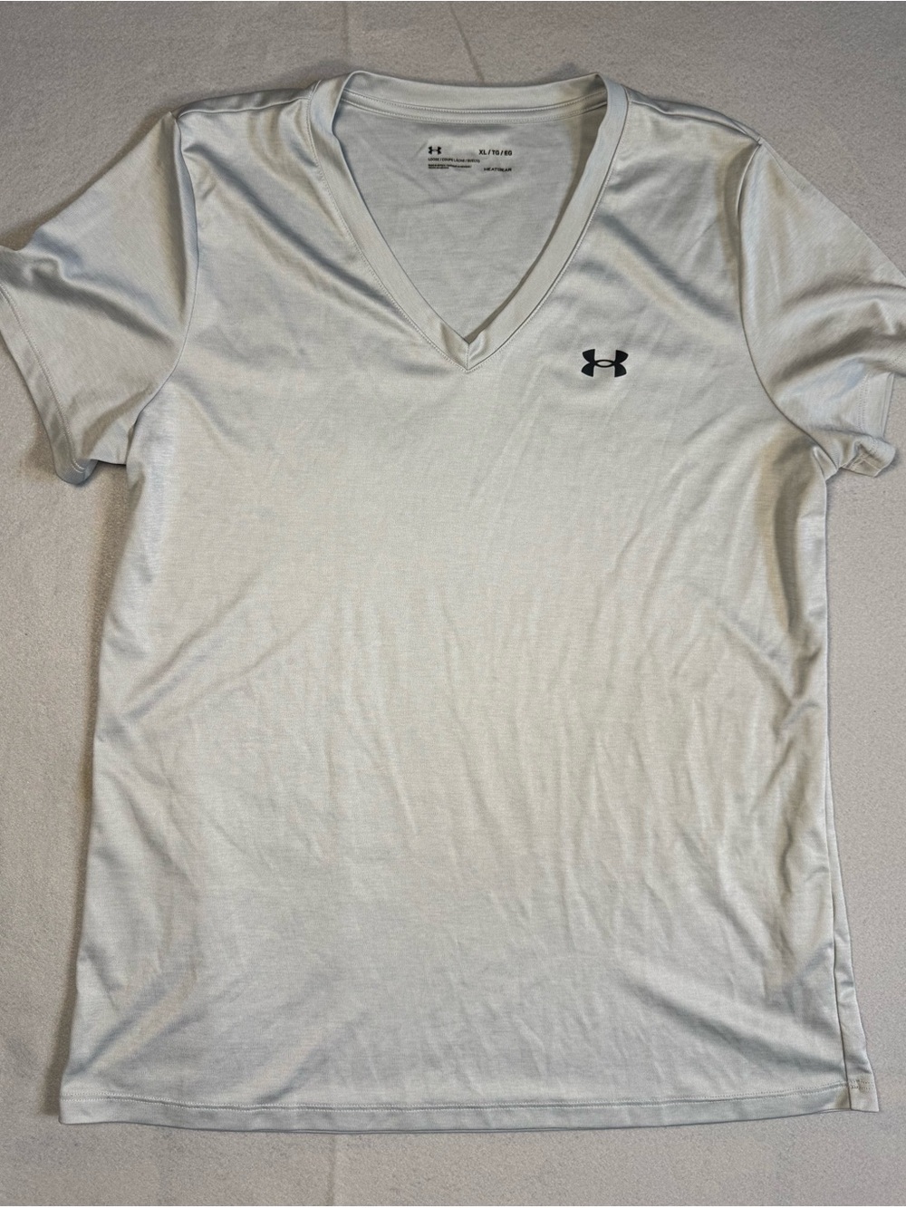 Under Armour Light Grey V-Neck Short Sleeve Women’s X-Large Performance Tee